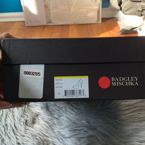 Badgley Mischka women shoes. Size 8 - Picture 9 of 13